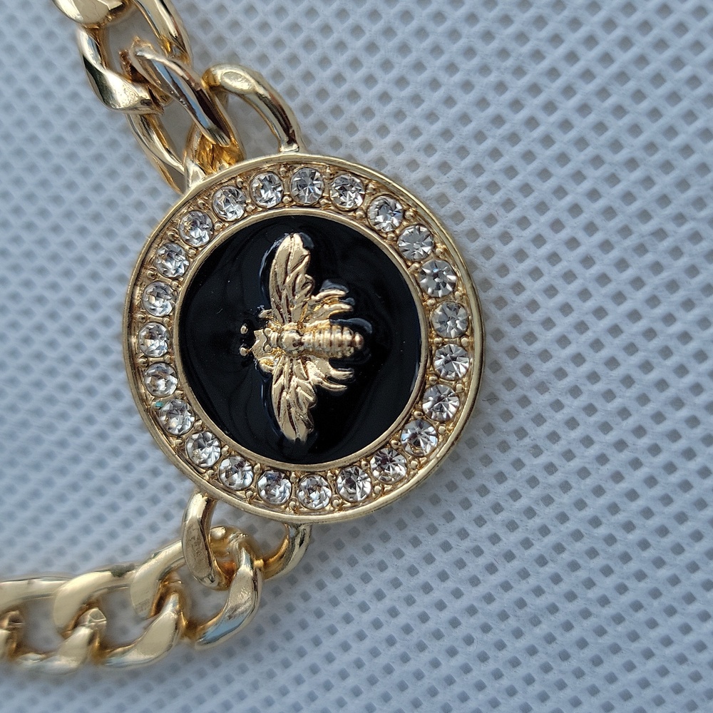 Bee Medallion Pendant Necklace Silvertone Crystal Accents 16" + 2" Adj · New - Picture 5 of 12